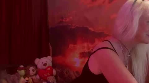 Snapshot of monicutex chatting on 10.14.25 Monika    online show from 10.14.25