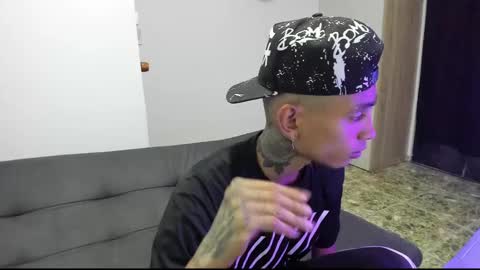 Snapshot of monkeyd_66 chatting on 12.12.24 monkeyd_66 online show from 12.12.24