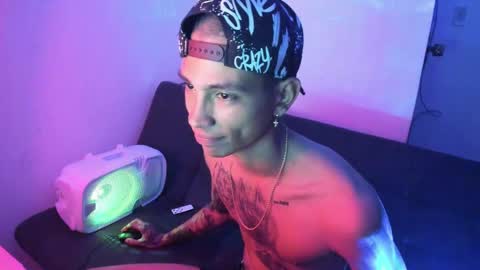 Snapshot of monkeyd_66 chatting on 12.17.24 monkeyd_66 online show from 12.17.24