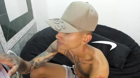 Snapshot of monkeyd_66 chatting on 02.01.25 monkeyd_66 online show from 02.01.25