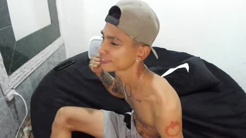 Snapshot of monkeyd_66 chatting on 02.01.25 monkeyd_66 online show from 02.01.25