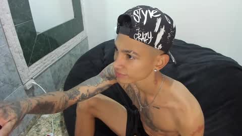 Snapshot of monkeyd_66 chatting on 02.08.25 monkeyd_66 online show from 02.08.25