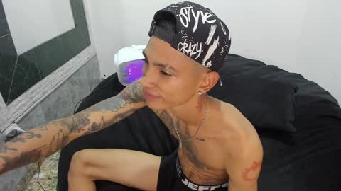 Snapshot of monkeyd_66 chatting on 02.08.25 monkeyd_66 online show from 02.08.25