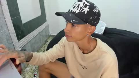 Snapshot of monkeyd_66 chatting on 02.10.25 monkeyd_66 online show from 02.10.25