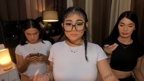 Snapshot of monstrouscockdivaontop chatting on 01.06.25 Ruthie online show from 01.06.25