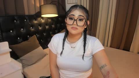 Snapshot of monstrouscockdivaontop chatting on 02.01.25 Ruthie online show from 02.01.25