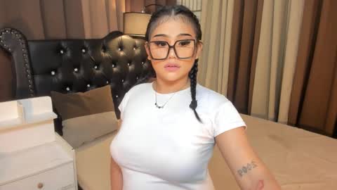 Snapshot of monstrouscockdivaontop chatting on 03.04.25 Ruthie online show from 03.04.25