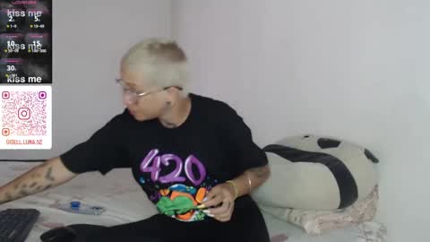 Snapshot of moon_cat85 chatting on 01.13.25 Luna online show from 01.13.25