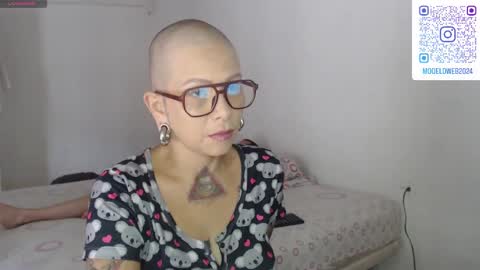 Snapshot of moon_cat85 chatting on 01.19.25 Luna online show from 01.19.25