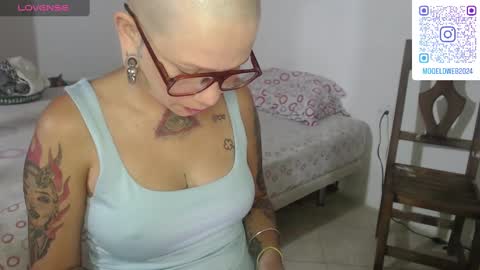 Snapshot of moon_cat85 chatting on 01.19.25 Luna online show from 01.19.25