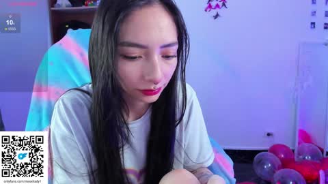 Snapshot of moonlady_ chatting on 02.04.25 MOON  online show from 02.04.25