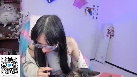Snapshot of moonlady_ chatting on 09.21.25 MOON  online show from 09.21.25
