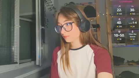 Snapshot of moonlight__lovers chatting on 09.22.25 Dana online show from 09.22.25