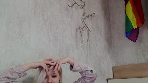 Snapshot of moonlight_mia chatting on 02.28.25 Mia online show from 02.28.25