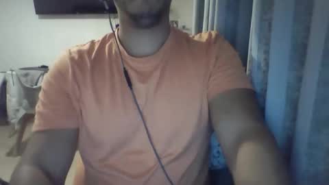 Snapshot of morenolatin19 chatting on 10.24.25 Jos Luis online show from 10.24.25