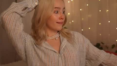 Snapshot of mother__of__dragons chatting on 11.11.25 Deni and Jett my weekly schedule online show from 11.11.25