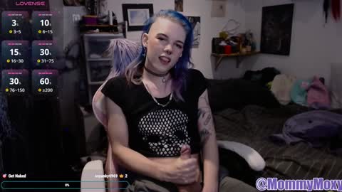 Snapshot of moxynverve chatting on 12.01.24 Moxy online show from 12.01.24