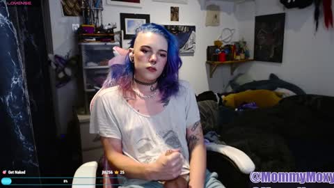 Snapshot of moxynverve chatting on 12.14.24 Moxy online show from 12.14.24