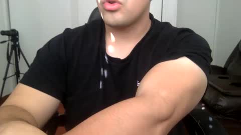 Snapshot of mrbree chatting on 01.01.25 Mr Bree online show from 01.01.25