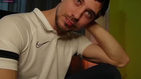 Snapshot of mrgreeneyes01 chatting on 01.25.25 juan luis online show from 01.25.25