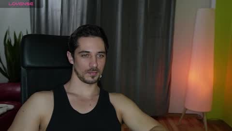 Snapshot of mrgreeneyes01 chatting on 01.30.25 juan luis online show from 01.30.25