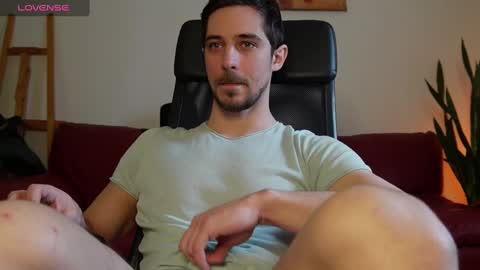 Snapshot of mrgreeneyes01 chatting on 02.05.25 juan luis online show from 02.05.25