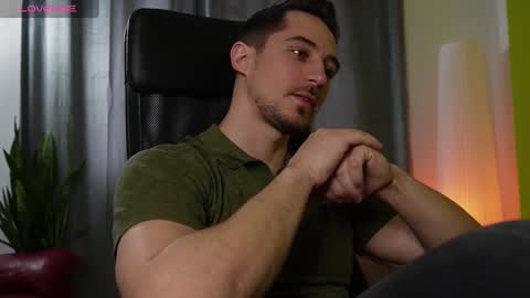 Snapshot of mrgreeneyes01 chatting on 02.06.25 juan luis online show from 02.06.25