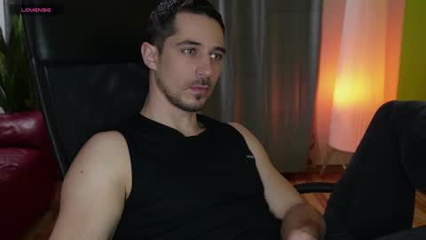 Snapshot of mrgreeneyes01 chatting on 02.08.25 juan luis online show from 02.08.25