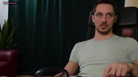 Snapshot of mrgreeneyes01 chatting on 02.11.25 juan luis online show from 02.11.25