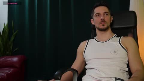 Snapshot of mrgreeneyes01 chatting on 02.15.25 juan luis online show from 02.15.25