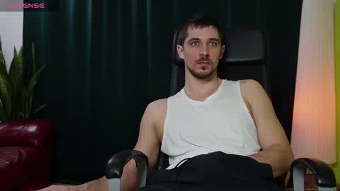 Snapshot of mrgreeneyes01 chatting on 02.17.25 juan luis online show from 02.17.25