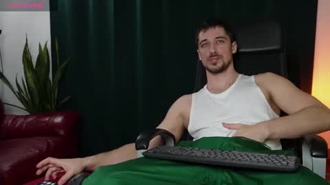 Snapshot of mrgreeneyes01 chatting on 02.17.25 juan luis online show from 02.17.25