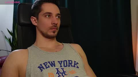 Snapshot of mrgreeneyes01 chatting on 02.19.25 juan luis online show from 02.19.25