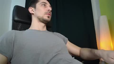 Snapshot of mrgreeneyes01 chatting on 02.22.25 juan luis online show from 02.22.25