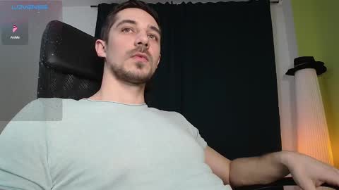 Snapshot of mrgreeneyes01 chatting on 02.23.25 juan luis online show from 02.23.25