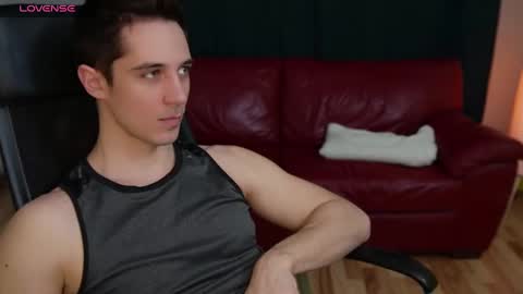 Snapshot of mrgreeneyes01 chatting on 03.04.25 juan luis online show from 03.04.25