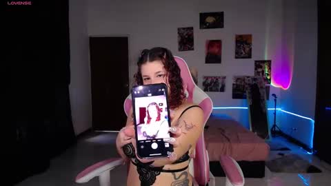 Manuela3 online show from 10.19.25