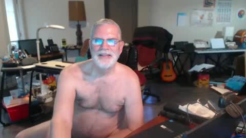 Snapshot of mt2much chatting on 02.02.25 mt2much online show from 02.02.25