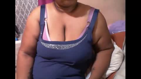 Snapshot of munniegalz1 chatting on 01.28.25 your angel online show from 01.28.25