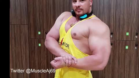 Snapshot of muscleaj69 chatting on 12.22.24 AJ online show from 12.22.24