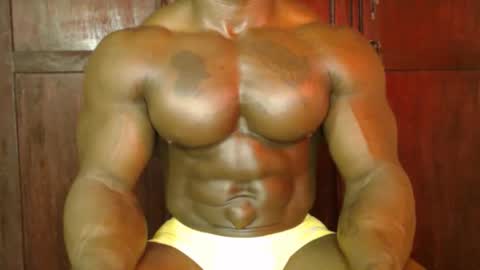 musclegod23 online show from 10.21.25