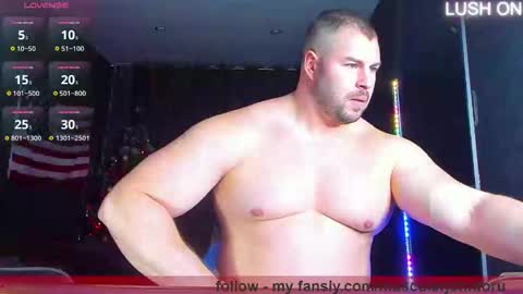 Snapshot of muscularjohnforu chatting on 01.30.25 click icon for peach  online show from 01.30.25