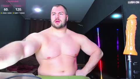 Snapshot of muscularjohnforu chatting on 03.04.25 click icon for peach  online show from 03.04.25