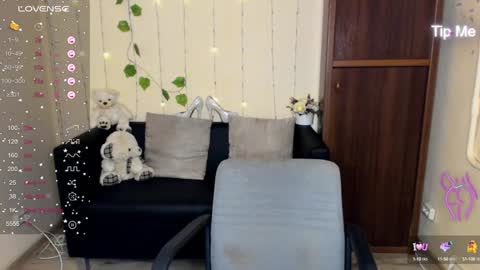 Snapshot of muse_kitty_jenia chatting on 01.18.25 Jenya online show from 01.18.25