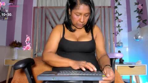 Snapshot of mya_blaze chatting on 09.10.25 mya_blaze online show from 09.10.25