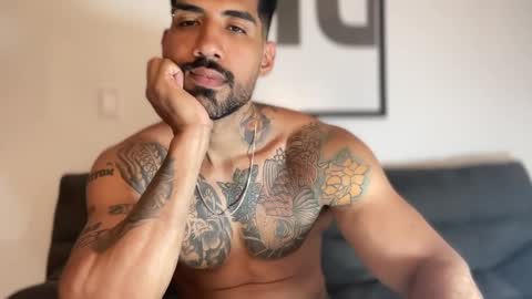 Snapshot of myke_esthetic chatting on 01.03.25 Myke esthetic online show from 01.03.25