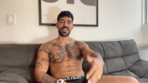 Snapshot of myke_esthetic chatting on 01.03.25 Myke esthetic online show from 01.03.25