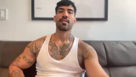 Snapshot of myke_esthetic chatting on 01.11.25 Myke esthetic online show from 01.11.25