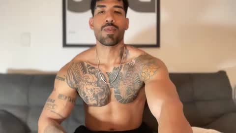 Snapshot of myke_esthetic chatting on 01.14.25 Myke esthetic online show from 01.14.25