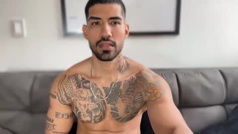 Snapshot of myke_esthetic chatting on 02.16.25 Myke esthetic online show from 02.16.25